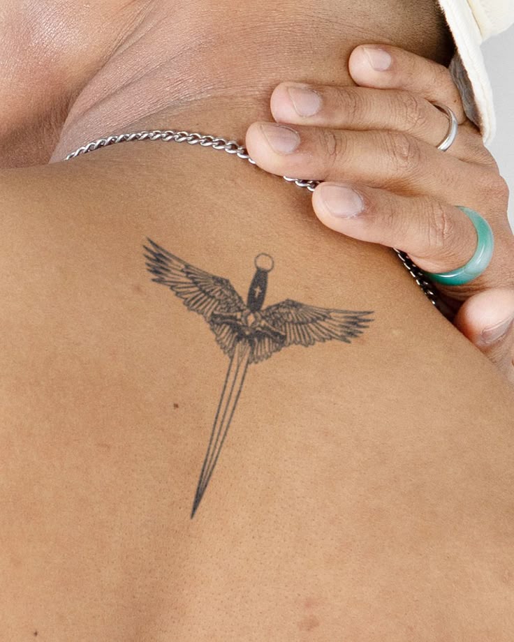 Tatouage temporaire de conception d'aile